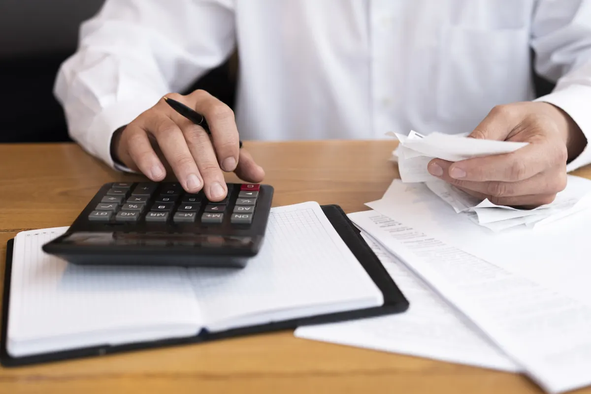 O que pode ser descontado do seu salário? Entenda os seus direitos