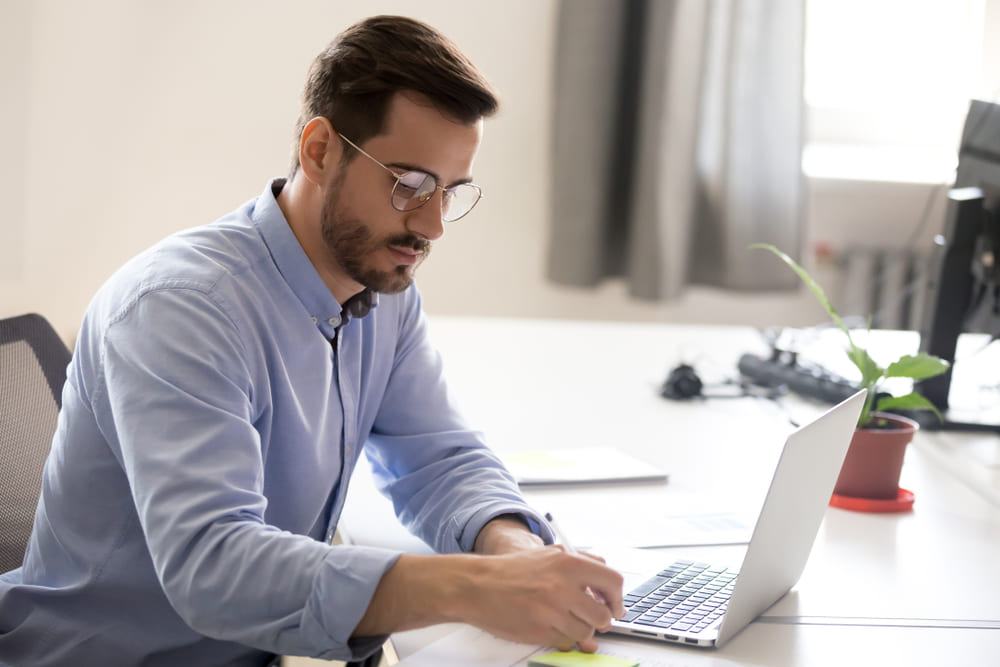 Quais direitos a empresa deve pagar enquanto o funcionário está afastado?