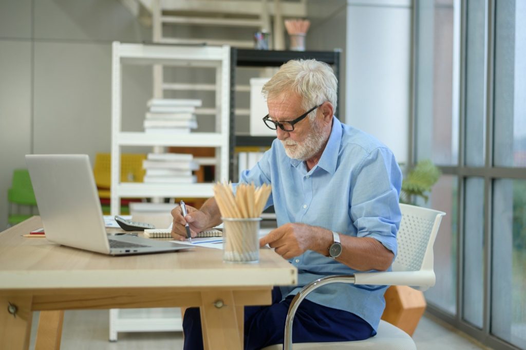 Conheça as regras para o trabalhador acima de 50 anos